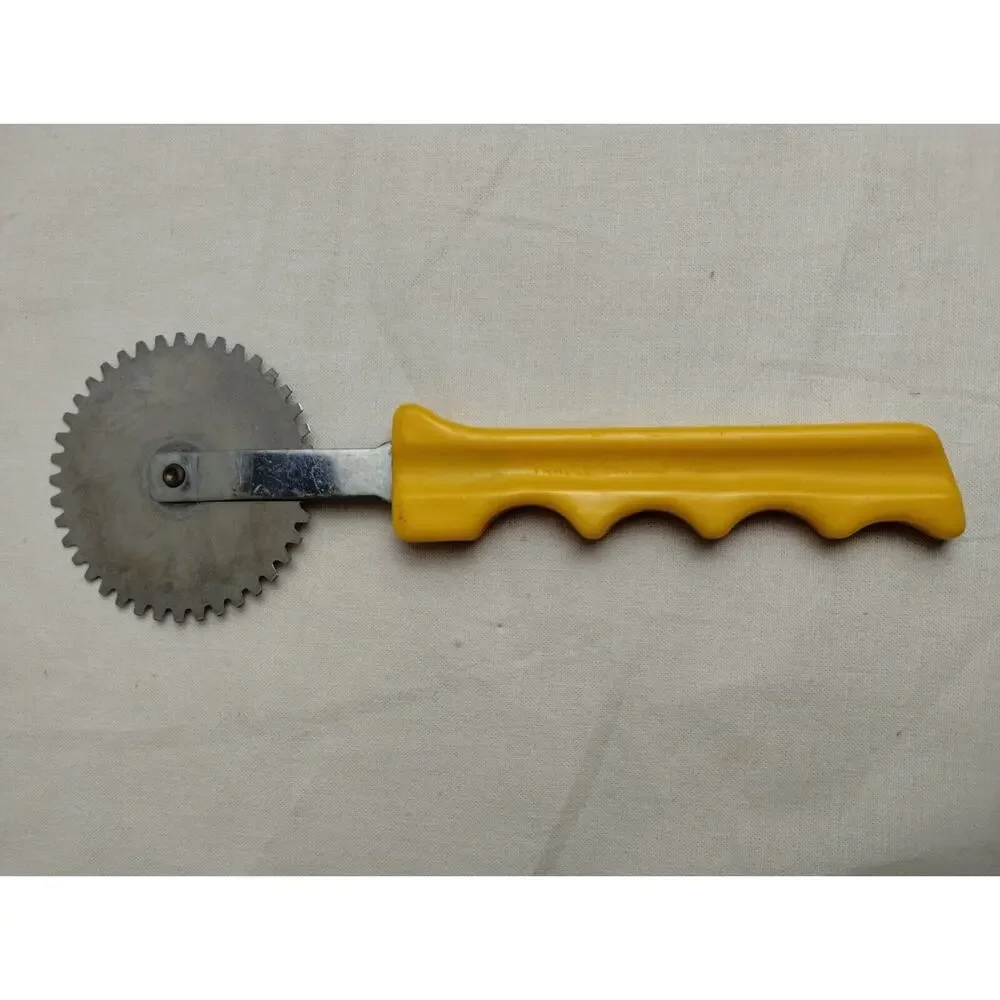 Vtg 60's Travco Hippie Daisy Flowers Yellow Kitchen Utensil Dough Pastry Cutter